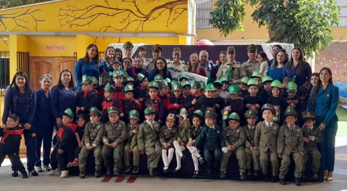 Foto grupal con Carabineros